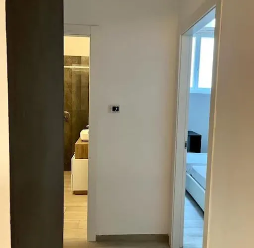 Immense Secret Cave * ミラノ