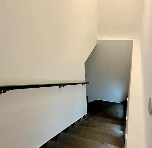 Immense Secret Cave Appartement